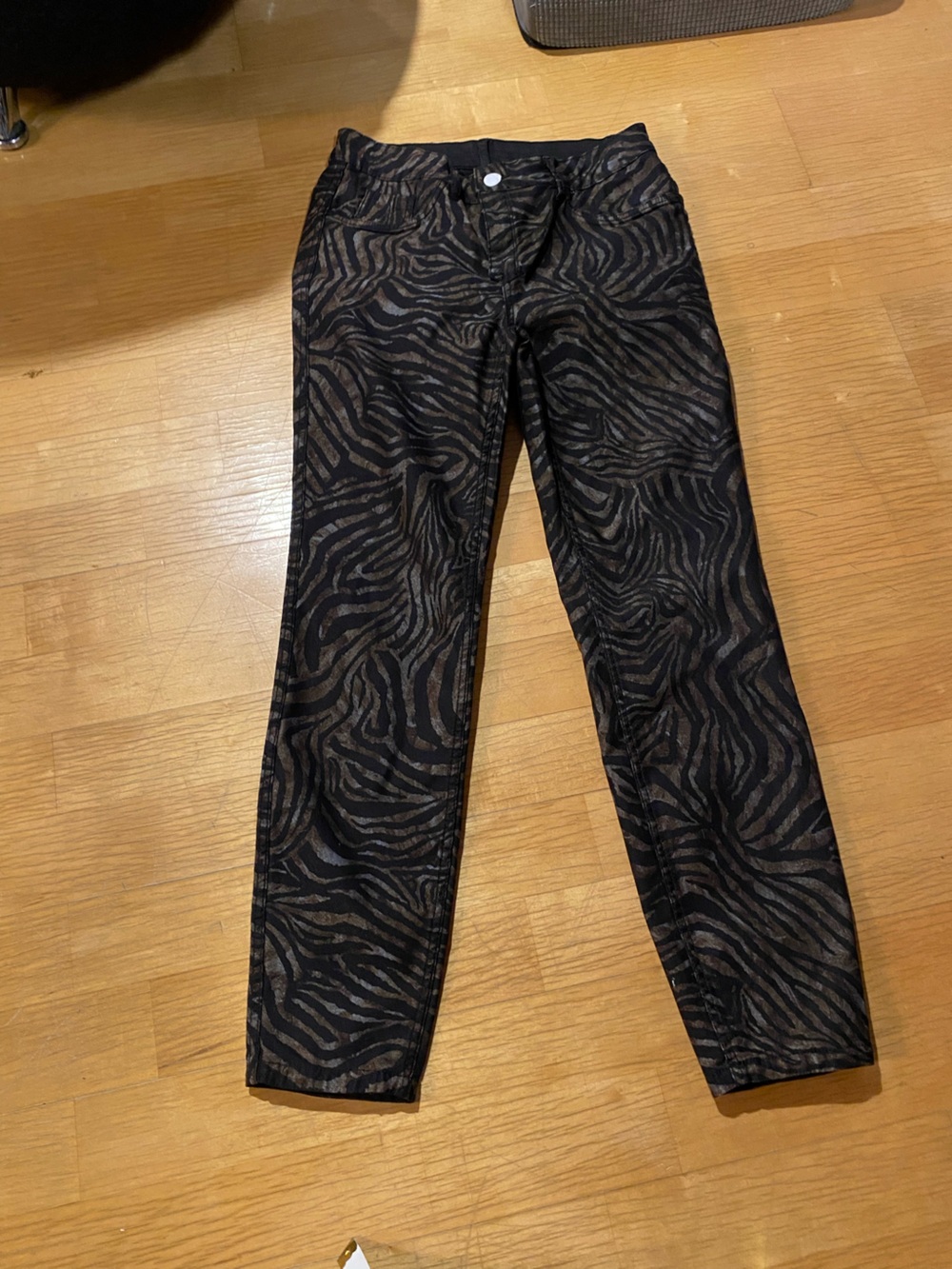 Frank Lyman Design NEW Black and Brown Animal-Print Jeans 213125